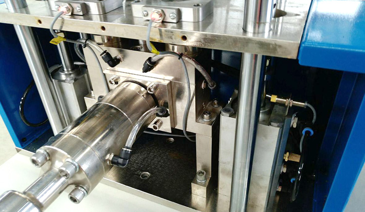 液體硅膠注射機怎么正確的使用？